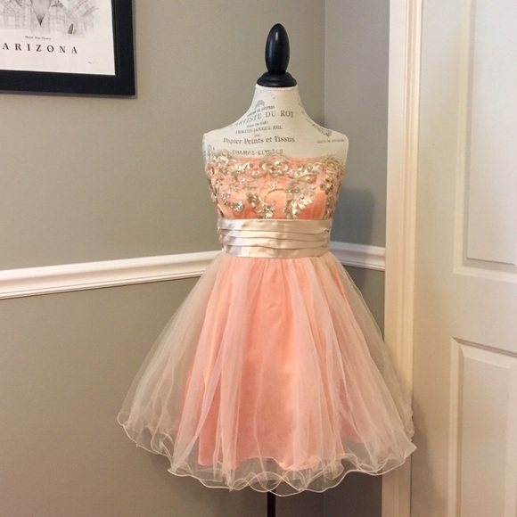 Steppin' Out Dresses & Skirts - 🆕💃🏻PEACH•GOLD•STRAPLESS🌟